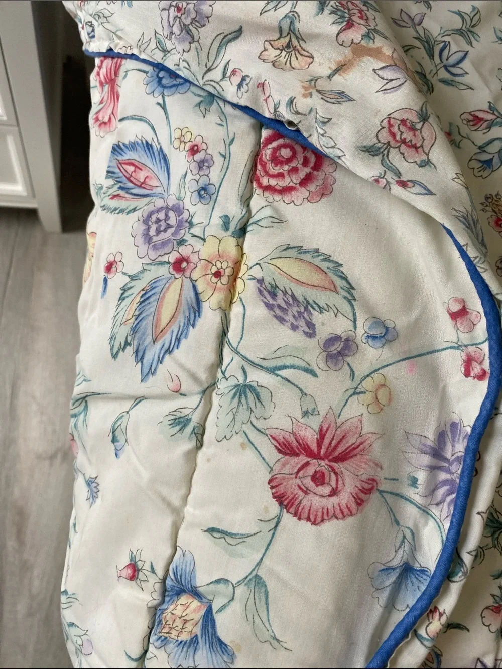 Laura Ashley Cream Floral Quilted Comforter‎ Blue Piping and Pink Blooms Vintage